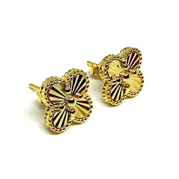 Детелини в златен цвят